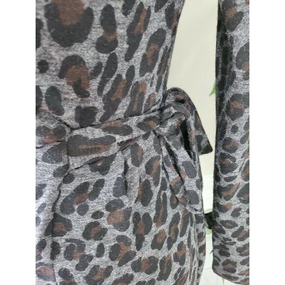 Ann Taylor Animal Print Gray Rayon V-Neck Long Sleeve Knee Length Dress X-Small - Picture 6 of 10
